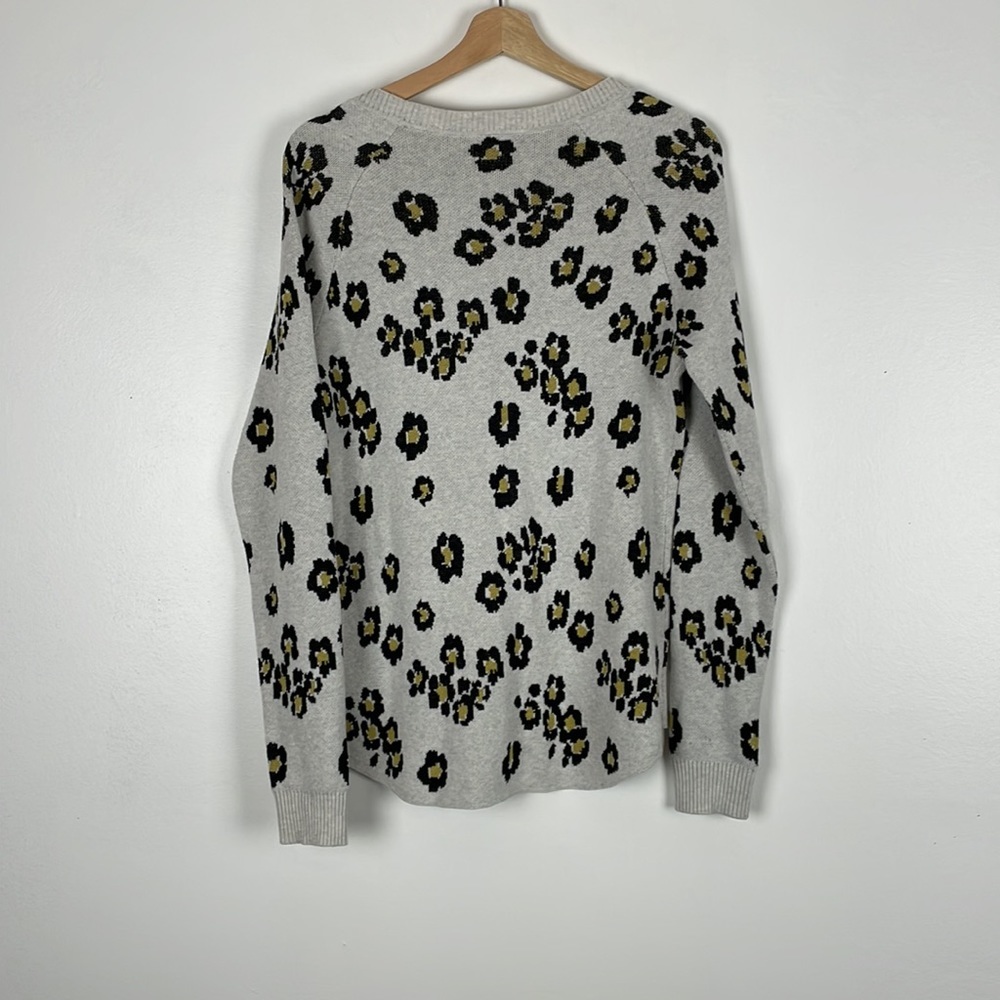 Cabi long sleeve button down V neck animal print cardigan sweater Size Small - Picture 5 of 9